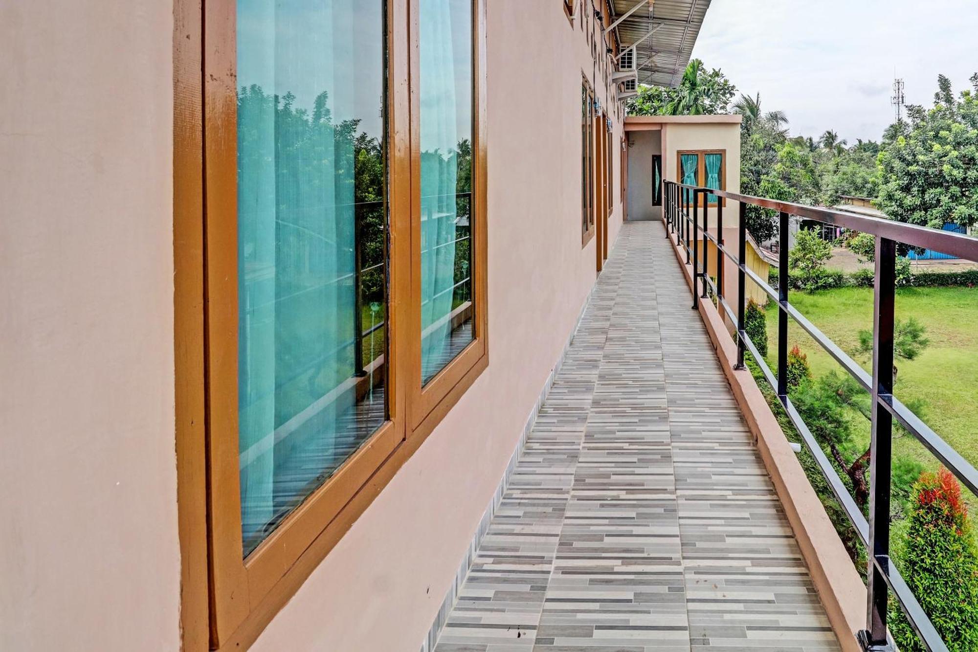 Oyo 90945 Arizon Kost Hotel Jambi Exterior photo